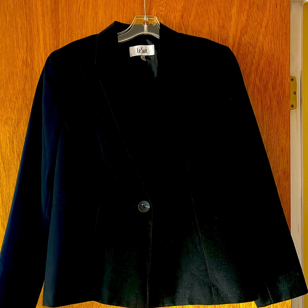 Ladies Le Suit blazer NWOT